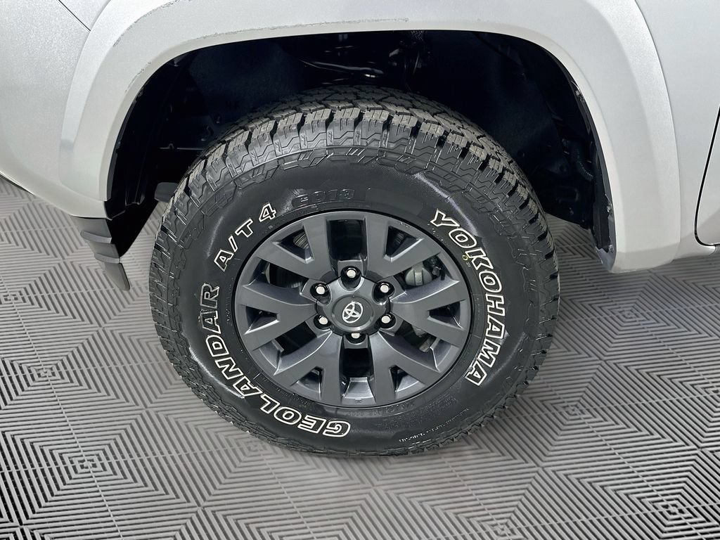 Used 2023 Toyota Tacoma SR5 w/ Black Out Package (TMS) AWD/4WD image 11