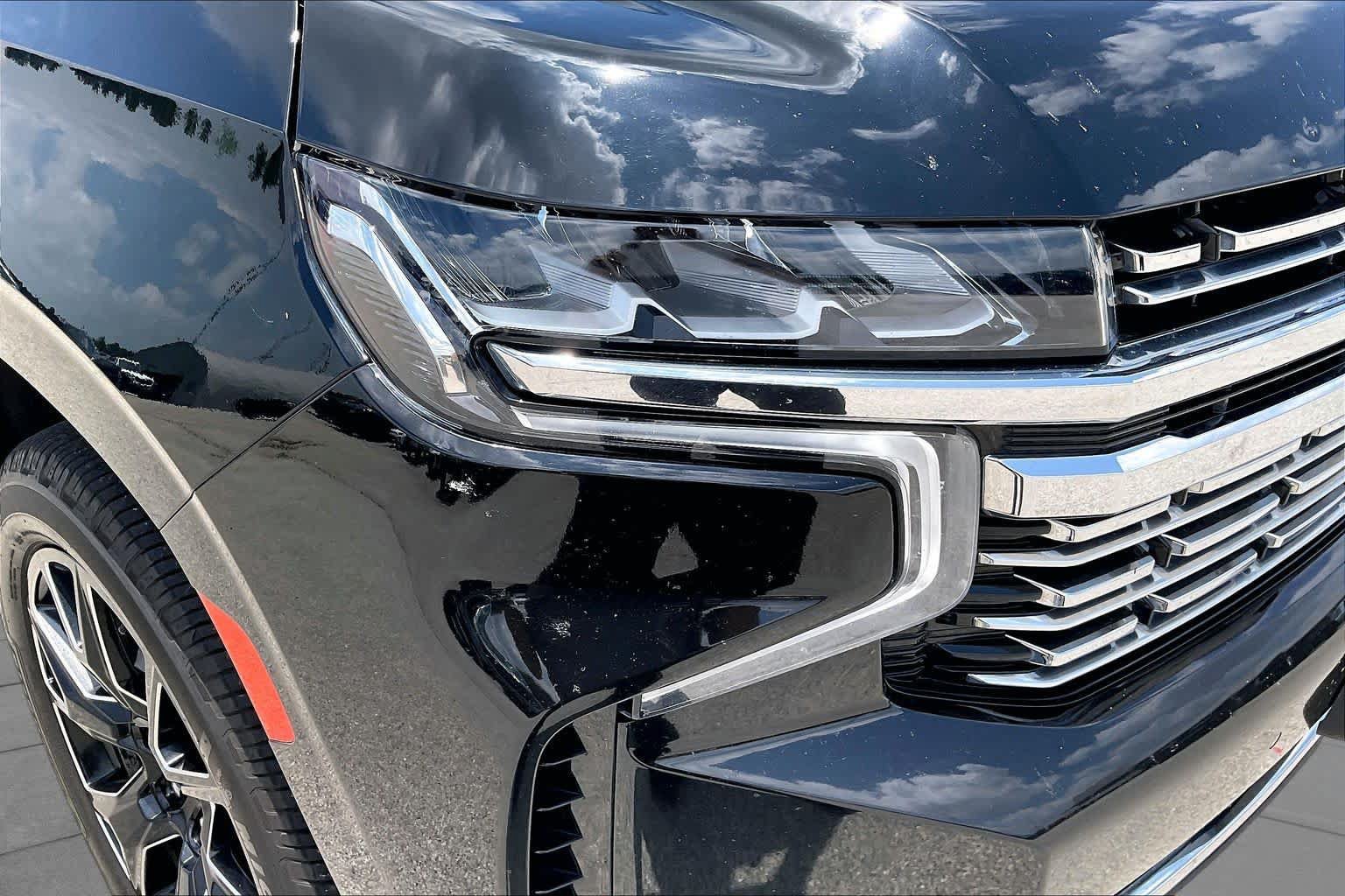 Used 2023 Chevrolet Suburban Premier AWD/4WD image 28