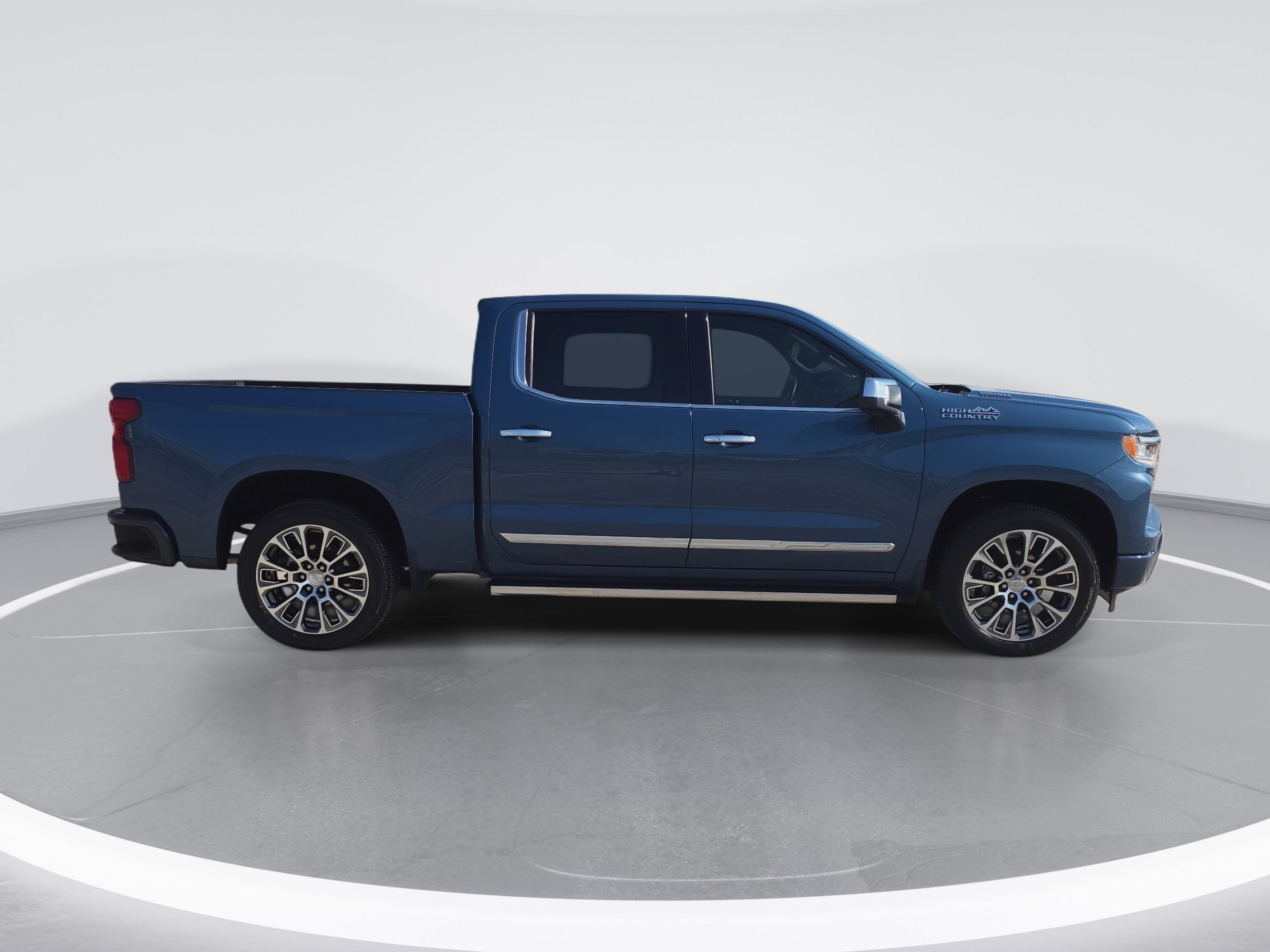 Used 2024 Chevrolet Silverado 1500 High Country w/ High Country Premium Package AWD/4WD image 2