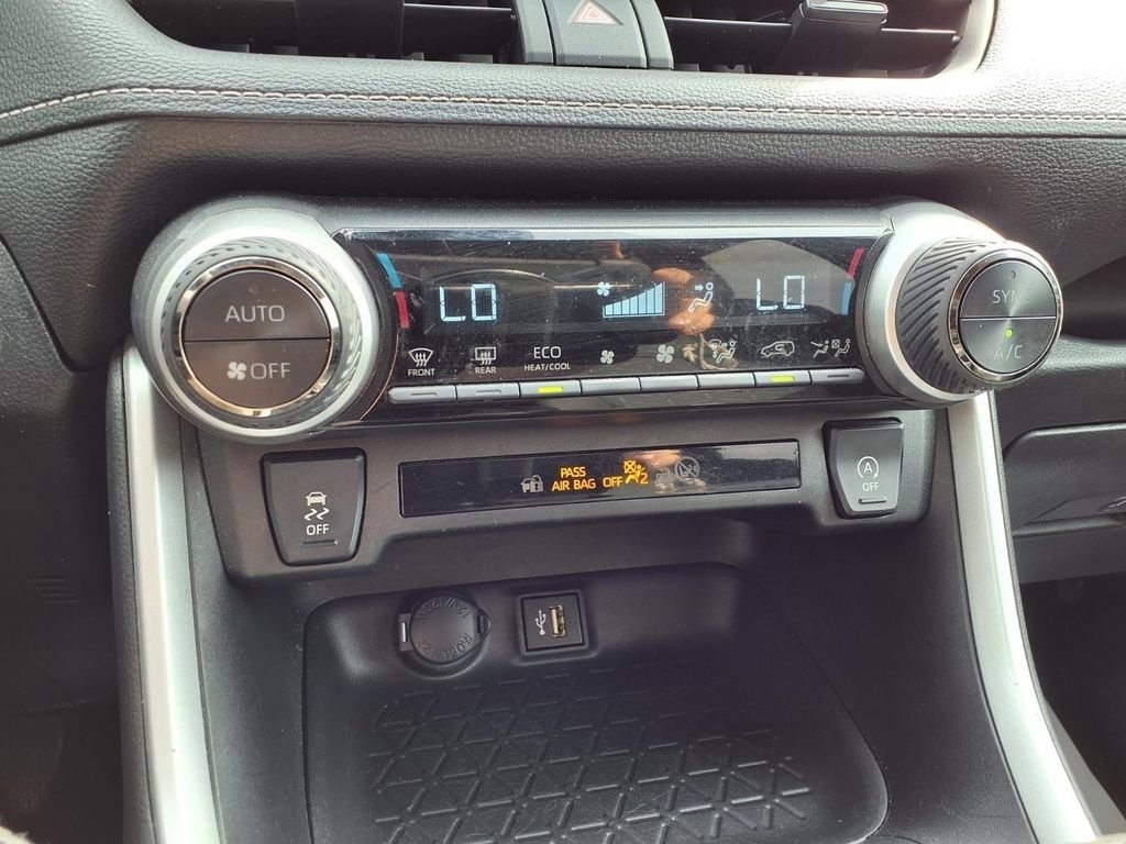 Used 2024 Toyota RAV4 XLE FWD image 9