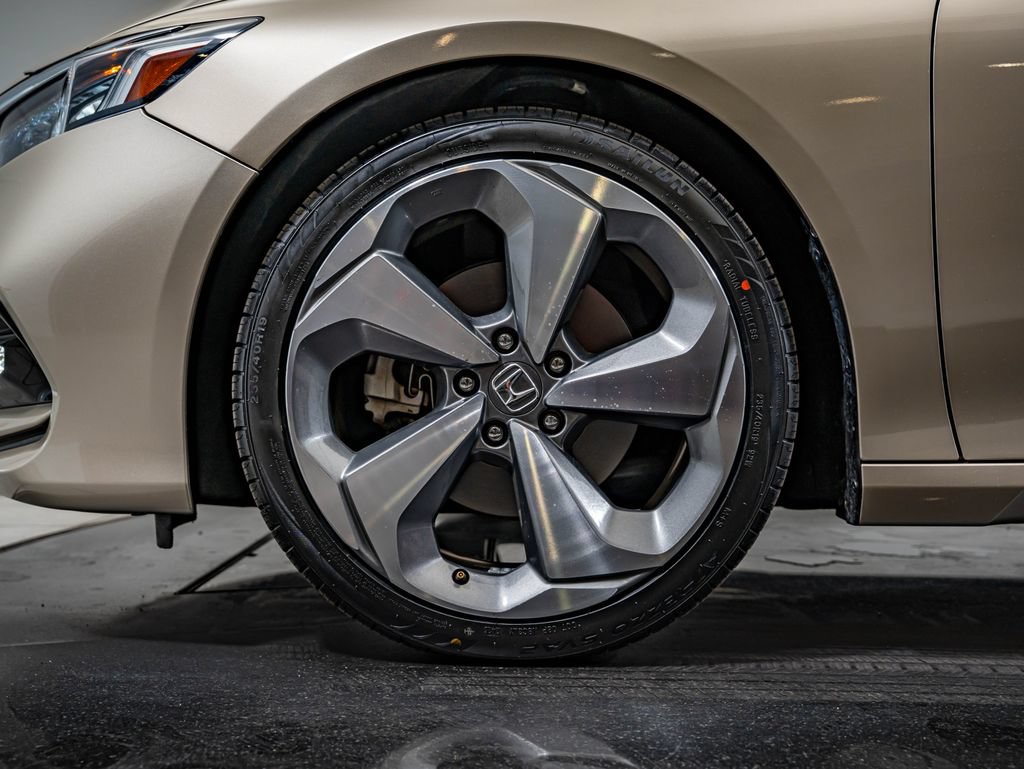 Used 2018 Honda Accord Touring image 10