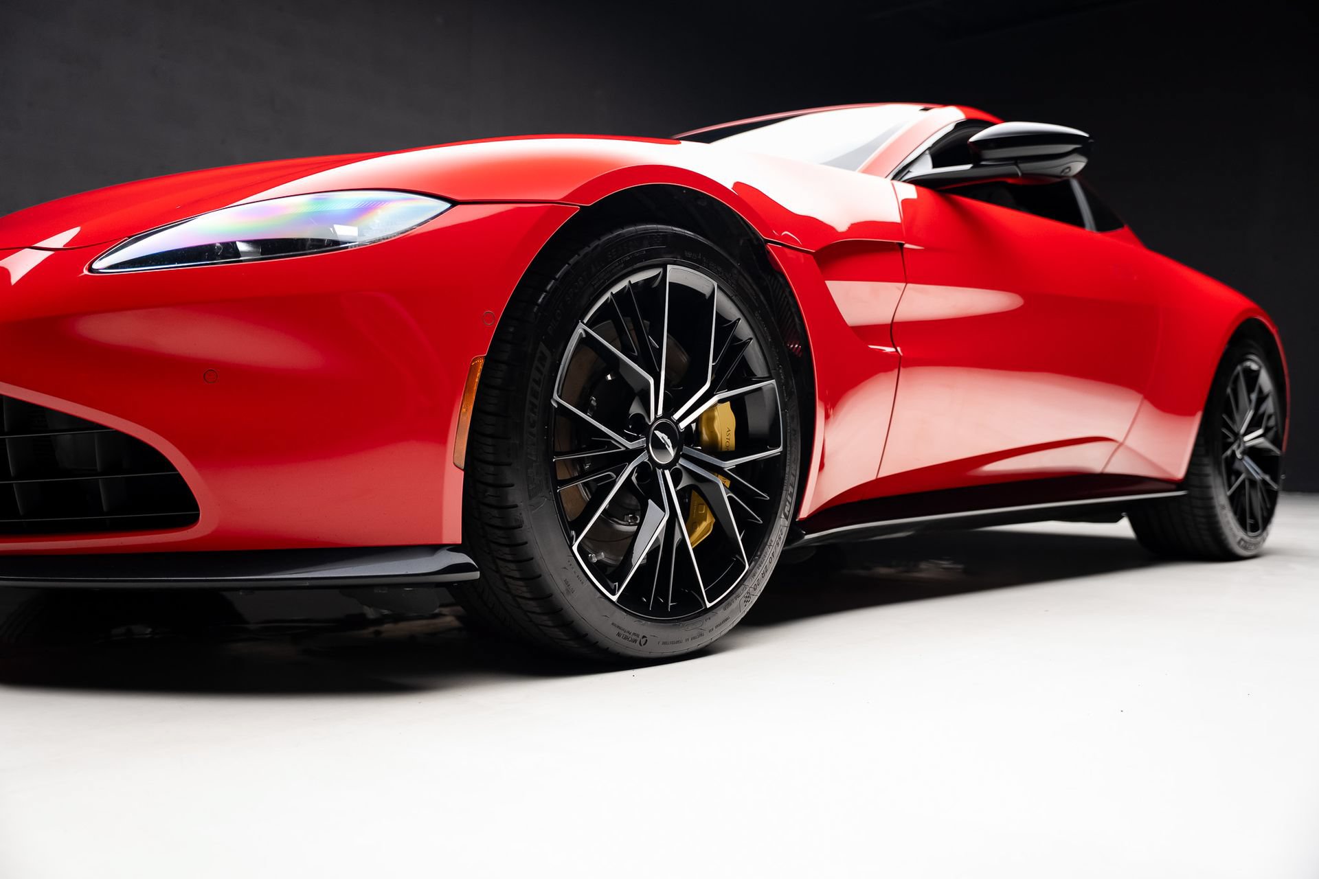 Used 2023 Aston Martin V8 Vantage Coupe RWD image 66