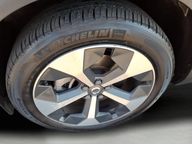 Used 2023 Volvo XC40 B4 Ultimate FWD image 9