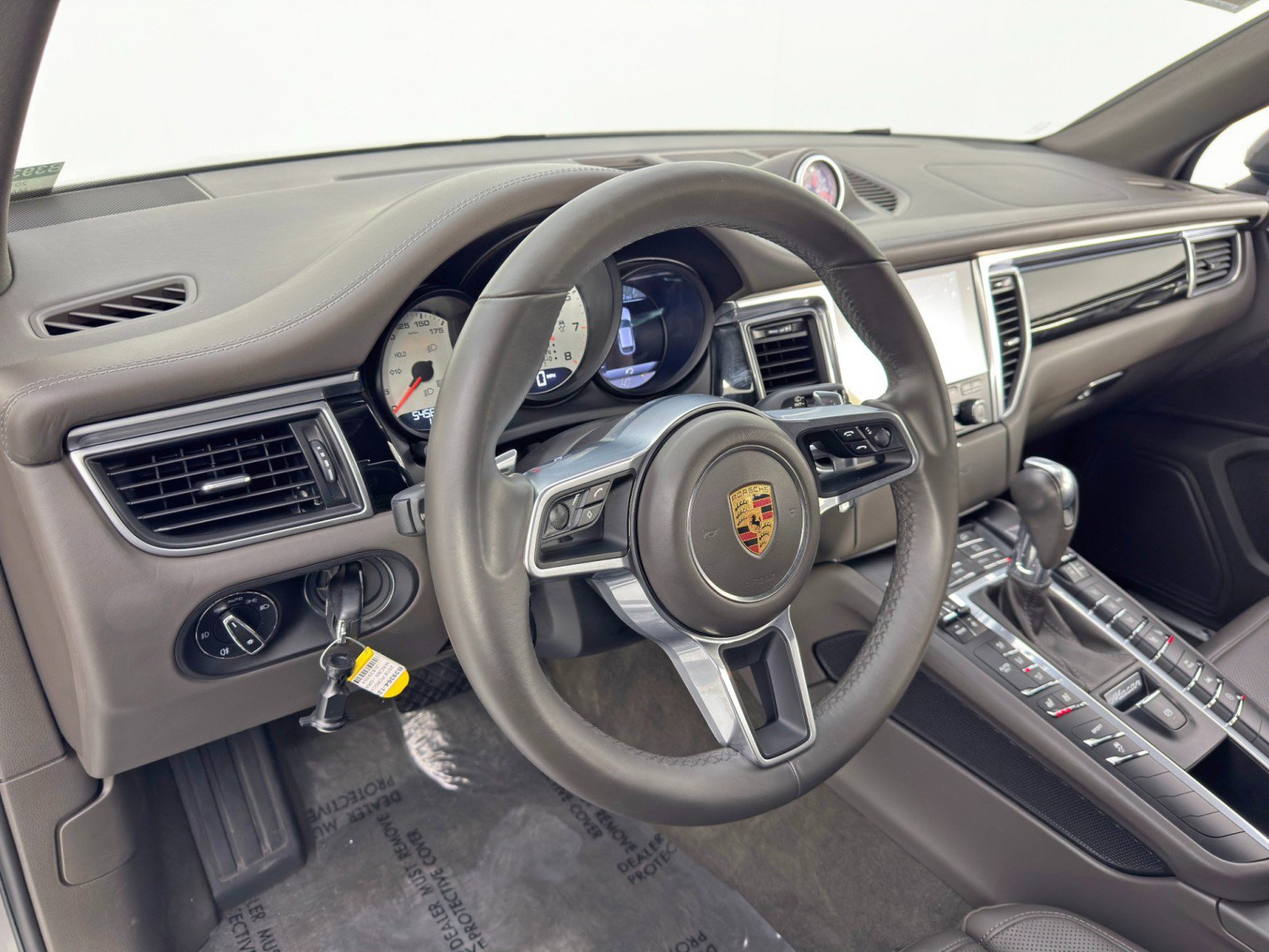 Used 2018 Porsche Macan S image 12