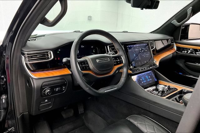 Used 2025 Jeep Grand Wagoneer L Series III w/ Rear-Seat Entertainment Group AWD/4WD image 15