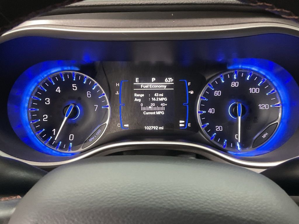 Used 2020 Chrysler Pacifica Touring-L FWD image 12