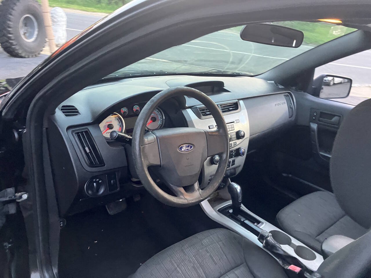 Used 2010 Ford Focus SE FWD image 22