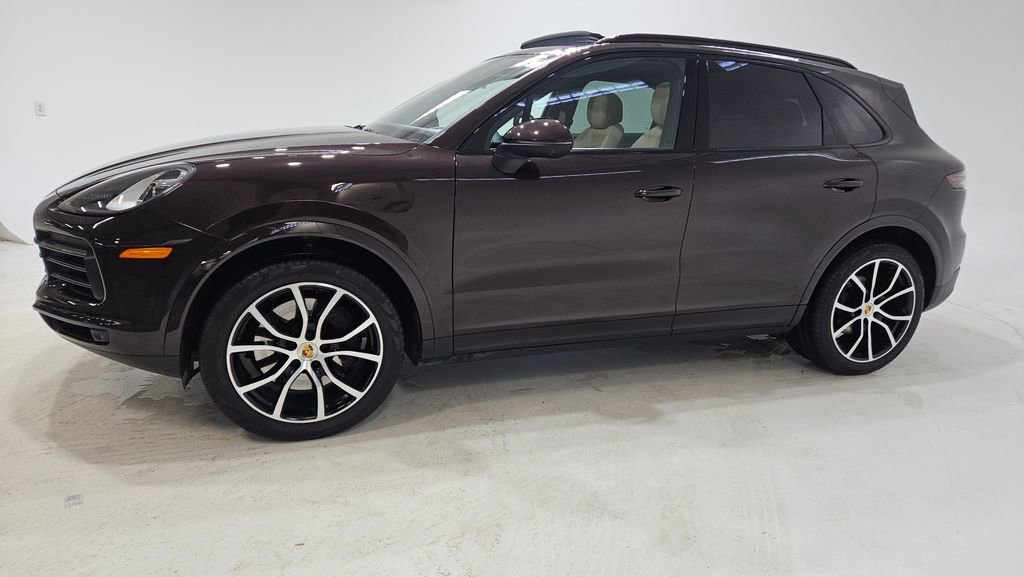 Used 2023 Porsche Cayenne Platinum Edition AWD/4WD image 3