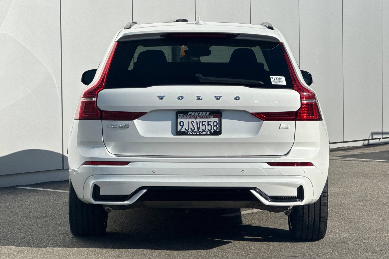 Used 2024 Volvo XC60 T8 Ultimate w/ Protection Package Premier AWD/4WD image 4