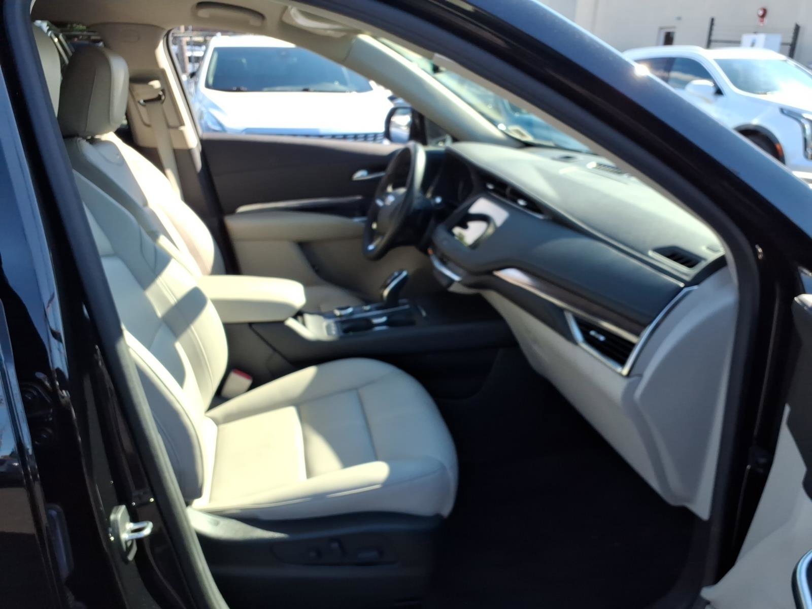 Certified 2023 Cadillac XT4 Luxury w/ Cold Weather Package FWD image 30