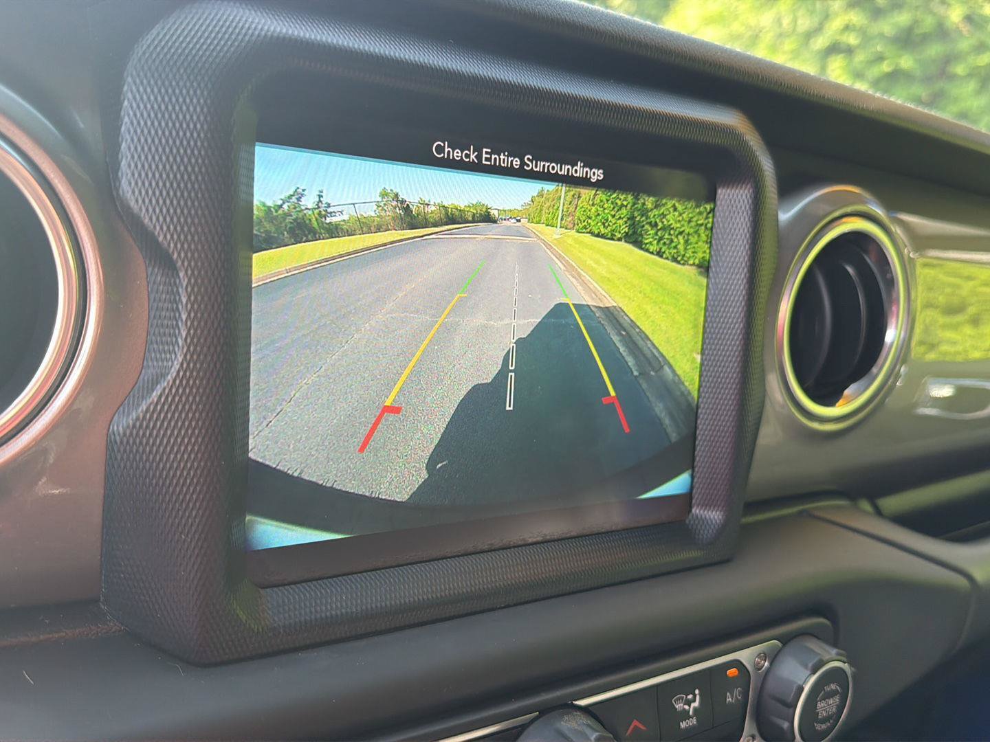Used 2018 Jeep Wrangler Unlimited Sahara AWD/4WD image 23