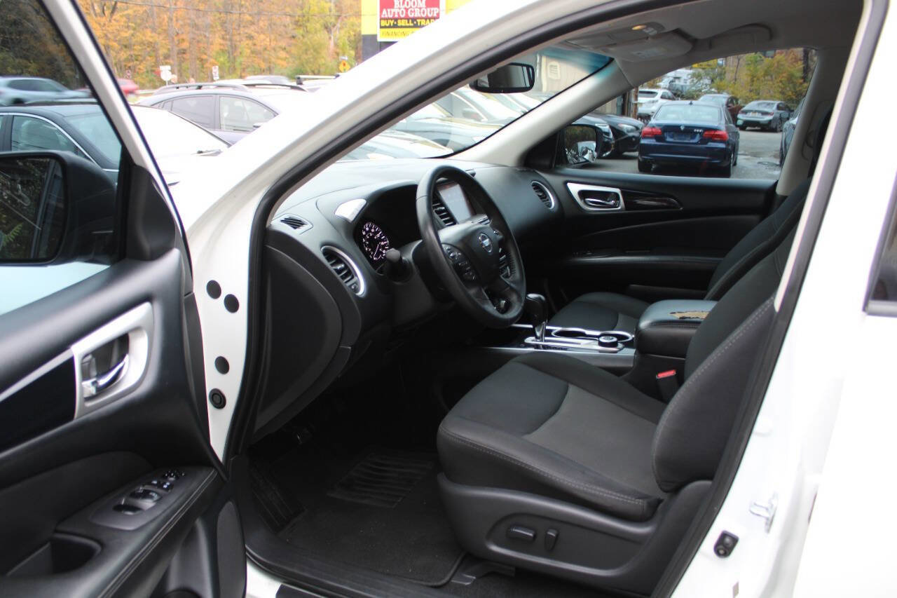 Used 2018 Nissan Pathfinder SV image 22