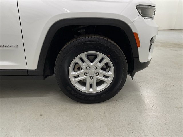 Used 2024 Jeep Grand Cherokee Laredo image 14