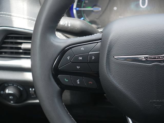 Used 2022 Chrysler Pacifica Limited w/ Uconnect Theater Family Group FWD image 16