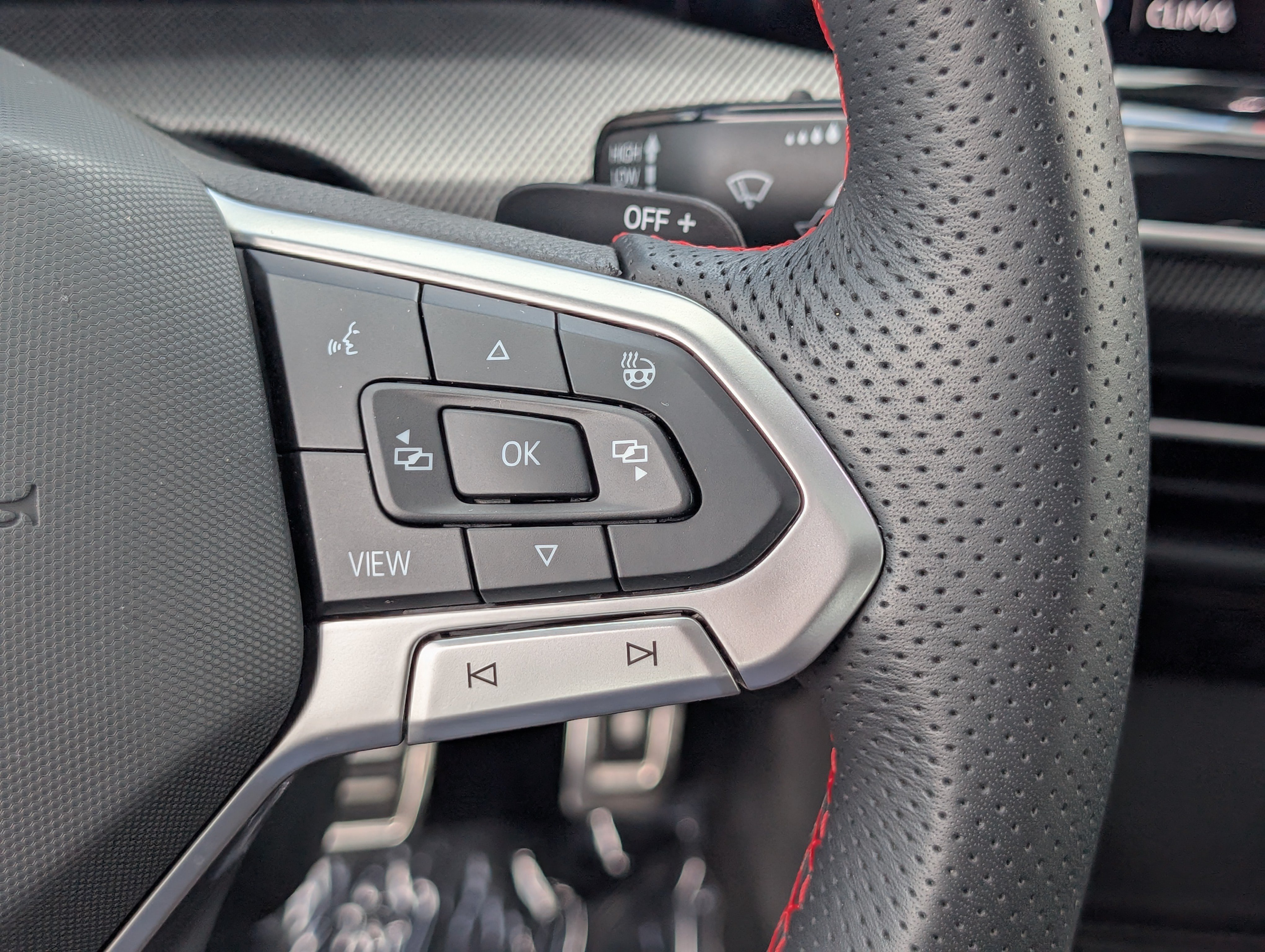 Used 2025 Volkswagen GTI SE FWD image 23