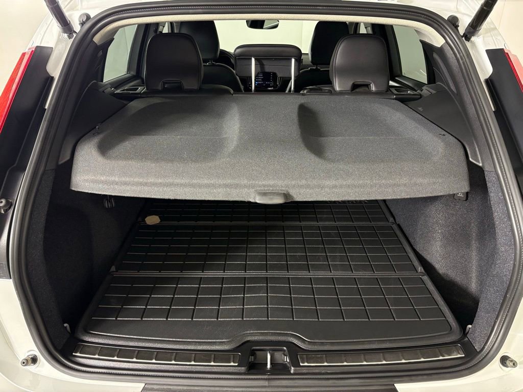 Used 2023 Volvo XC40 B5 Ultimate w/ Protection Package Premier image 36