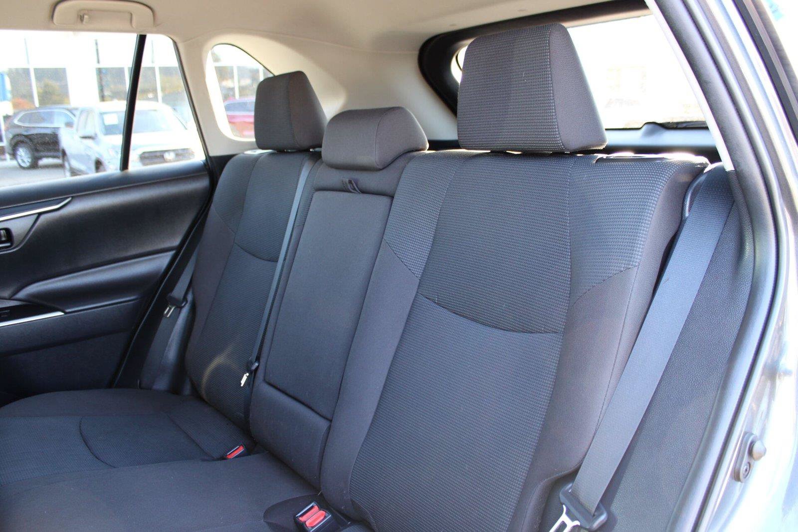 Used 2021 Toyota RAV4 LE AWD/4WD image 17