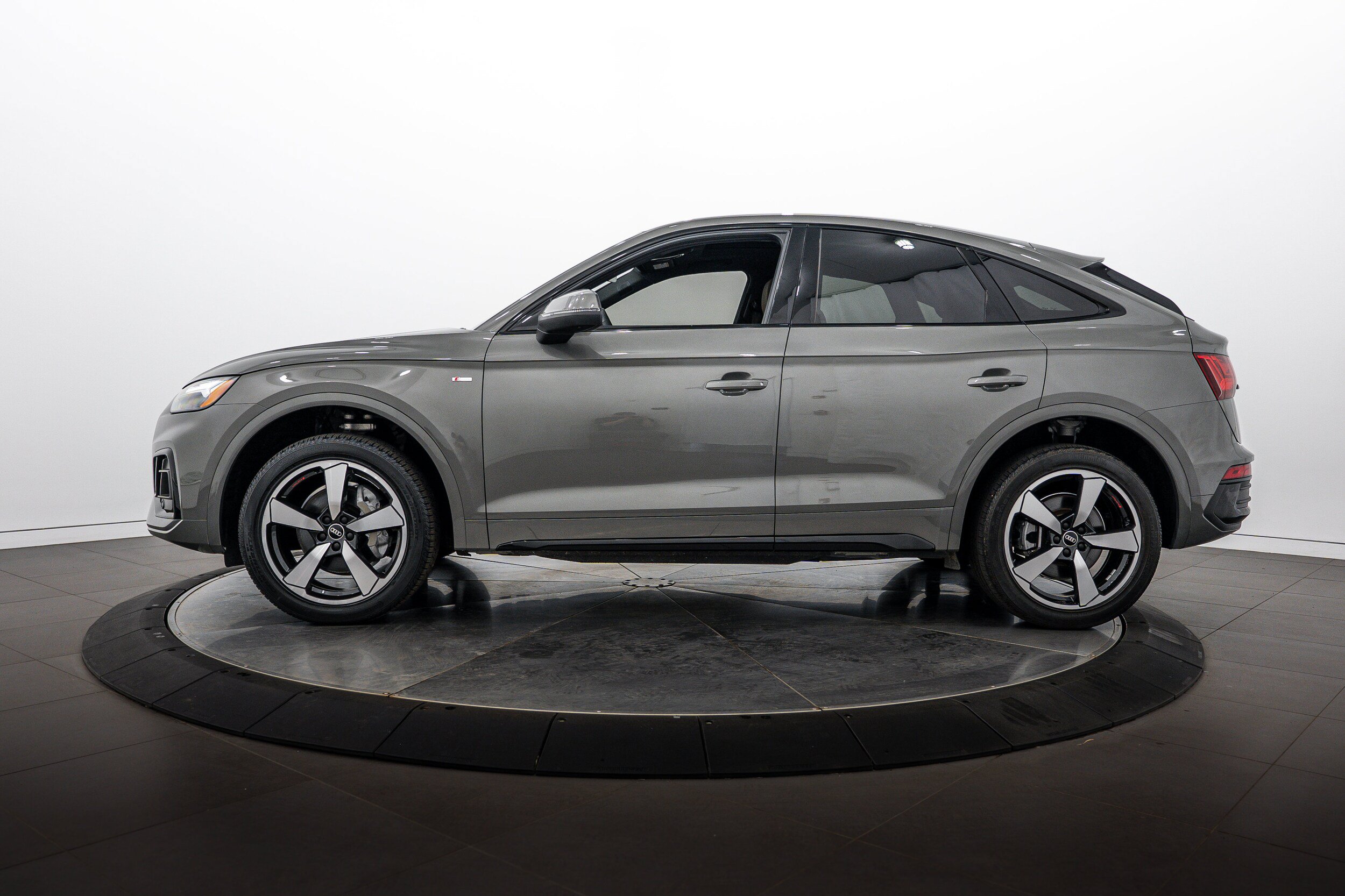 Certified 2023 Audi Q5 2.0T Premium Plus w/ Premium Plus Package AWD/4WD image 6