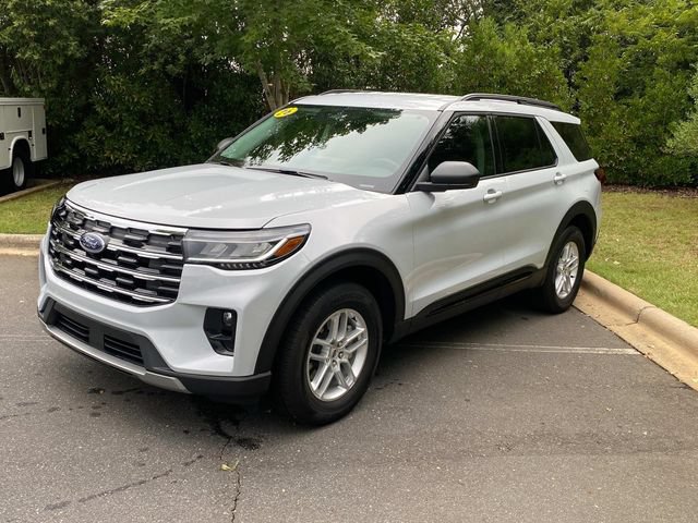 Used 2026 Ford Explorer Active w/ Active Comfort Package AWD/4WD image 3