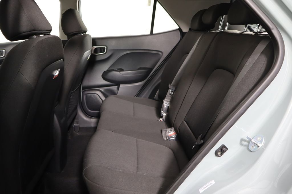 Used 2025 Hyundai Venue SE FWD image 18