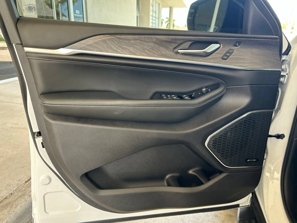 Used 2025 Jeep Grand Cherokee L Overland w/ Advanced Protech Group III AWD/4WD image 41