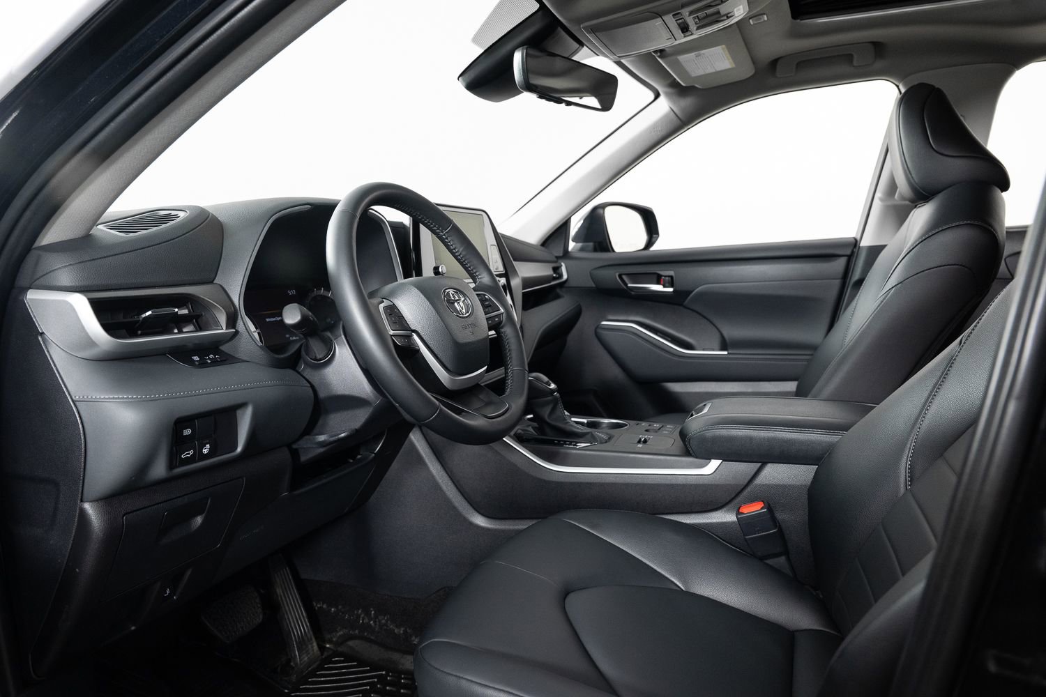 Used 2024 Toyota Highlander XLE image 13