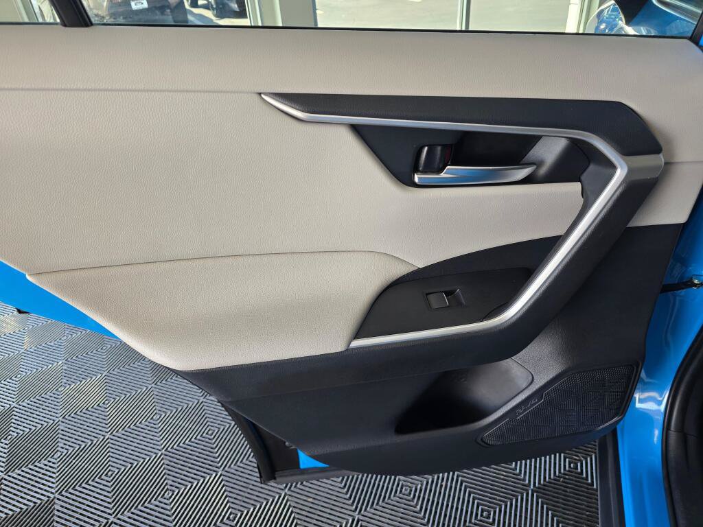 Used 2019 Toyota RAV4 XLE Premium AWD/4WD image 40