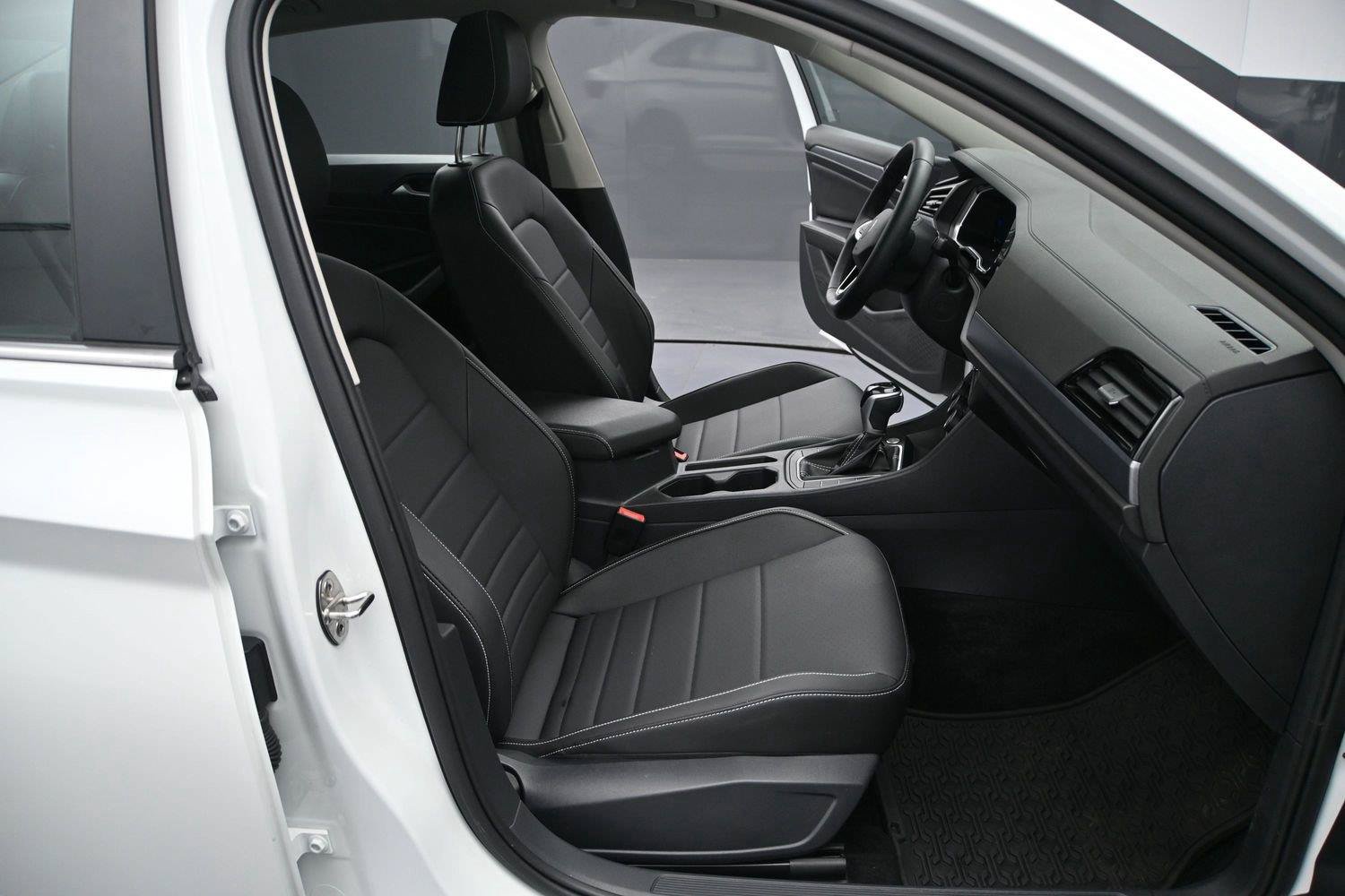 Used 2023 Volkswagen Jetta SE w/ Panoramic Sunroof Package FWD image 16