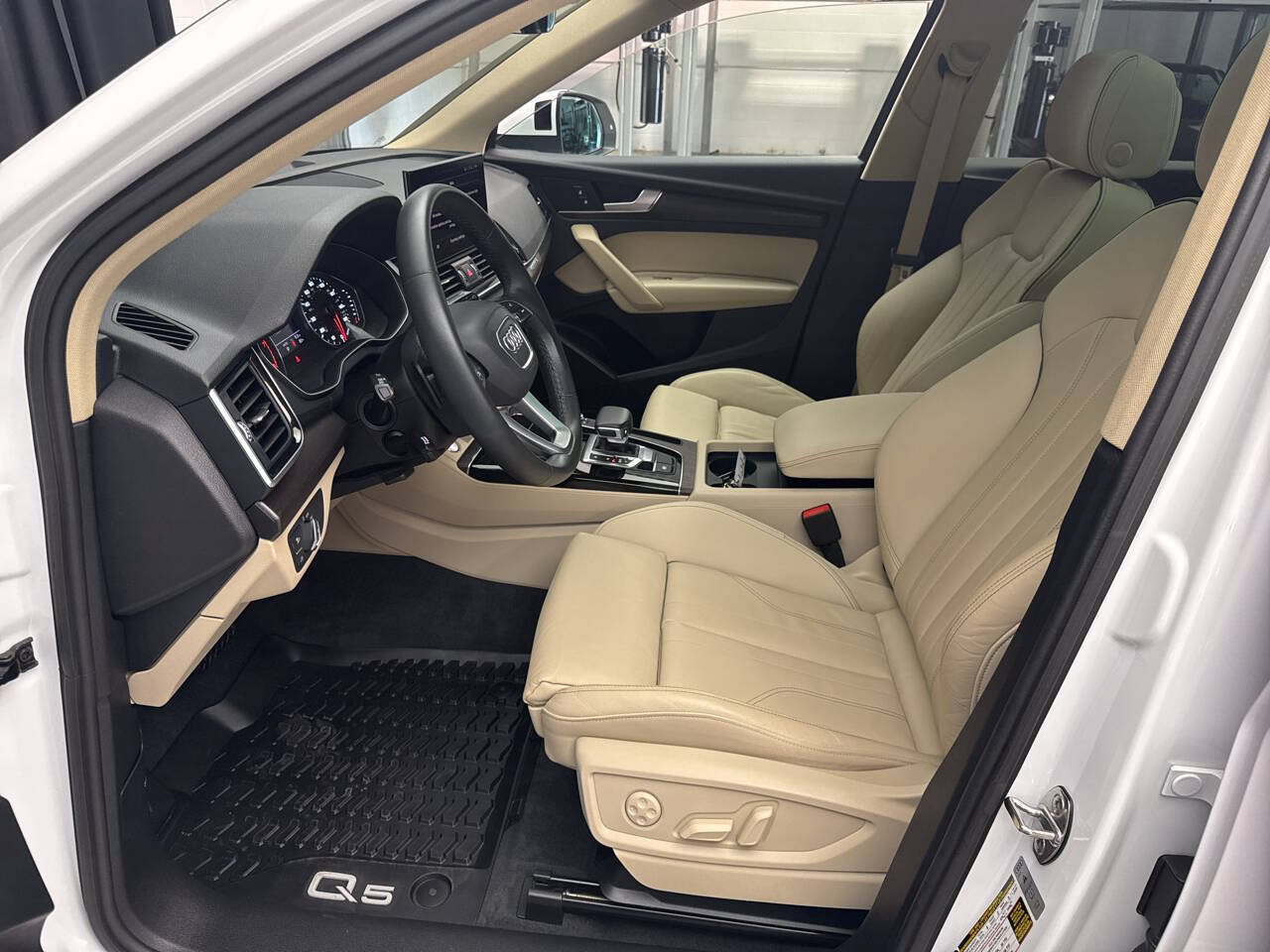 Used 2024 Audi Q5 2.0T Premium w/ Convenience Package AWD/4WD image 16