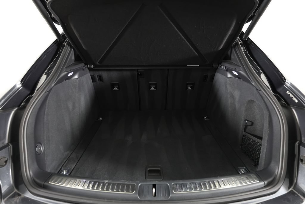 Used 2023 Porsche Macan AWD/4WD image 12