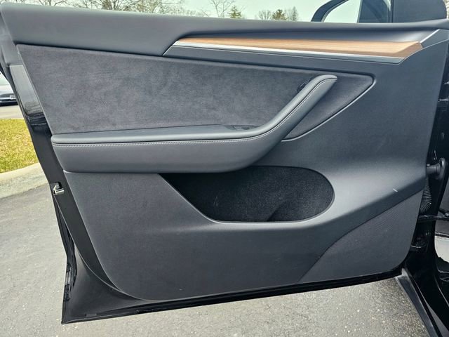 Used 2023 Tesla Model Y Long Range image 21