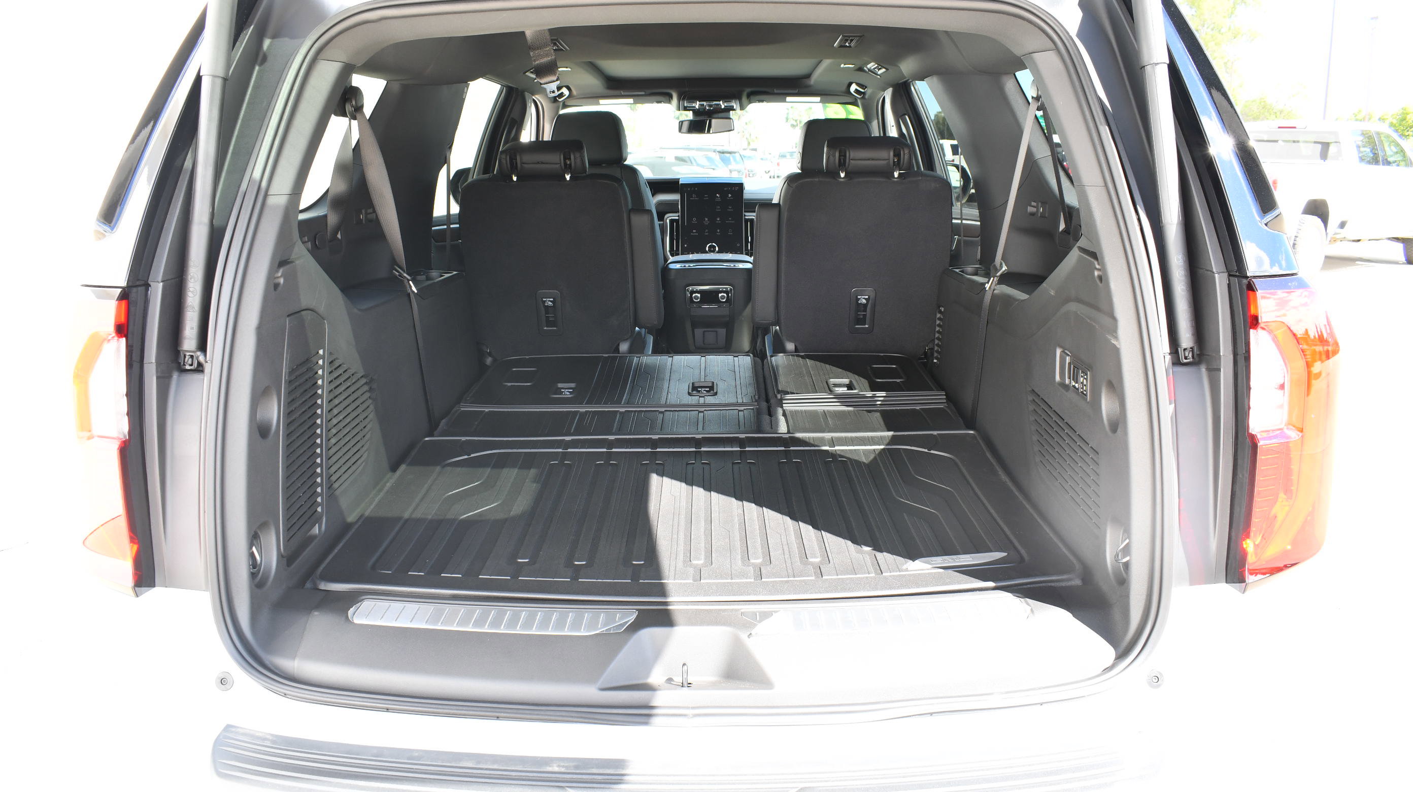 New 2026 GMC Yukon XL Denali AWD/4WD image 9