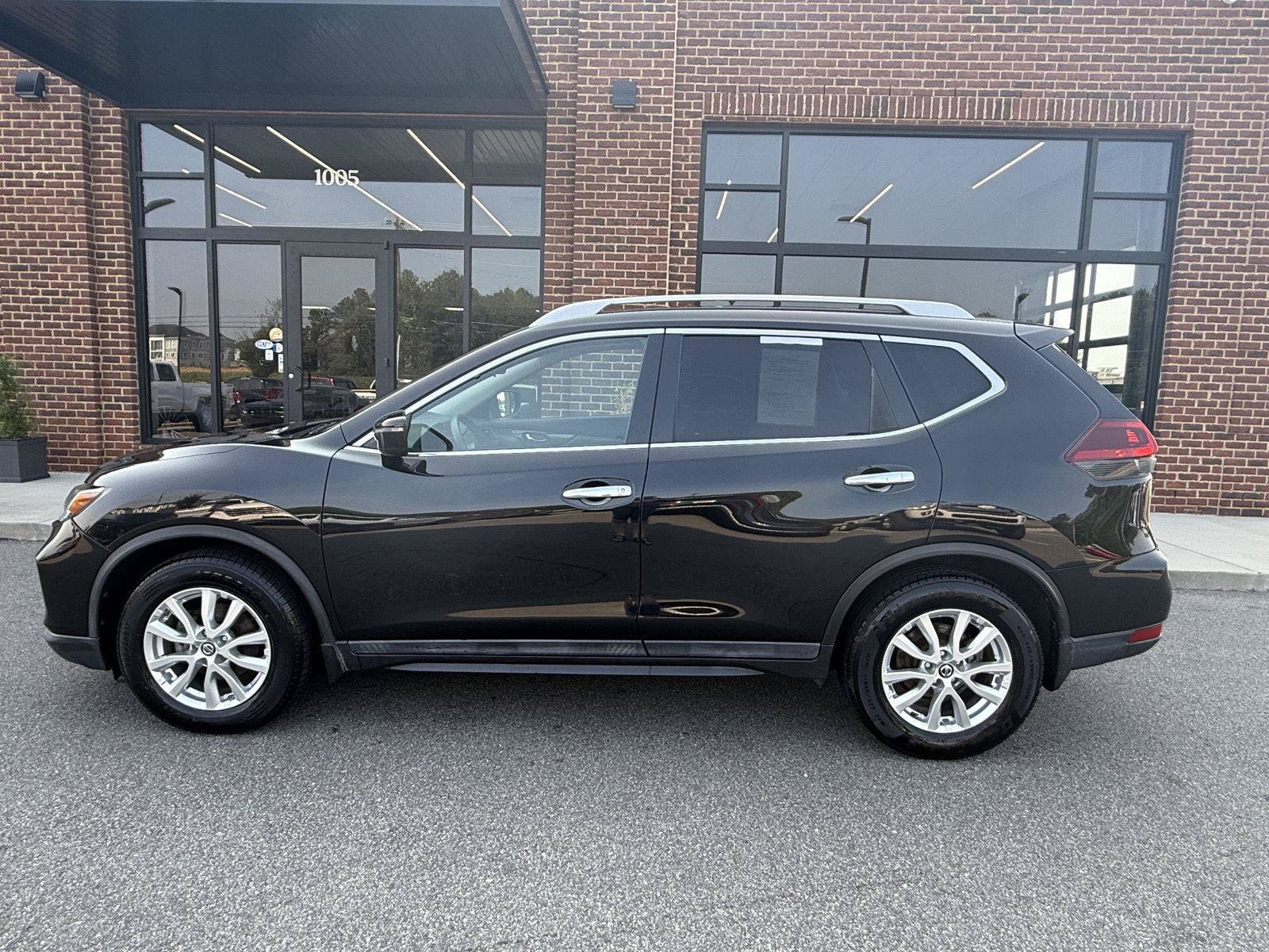 Used 2020 Nissan Rogue S w/ Special Edition Package FWD image 3
