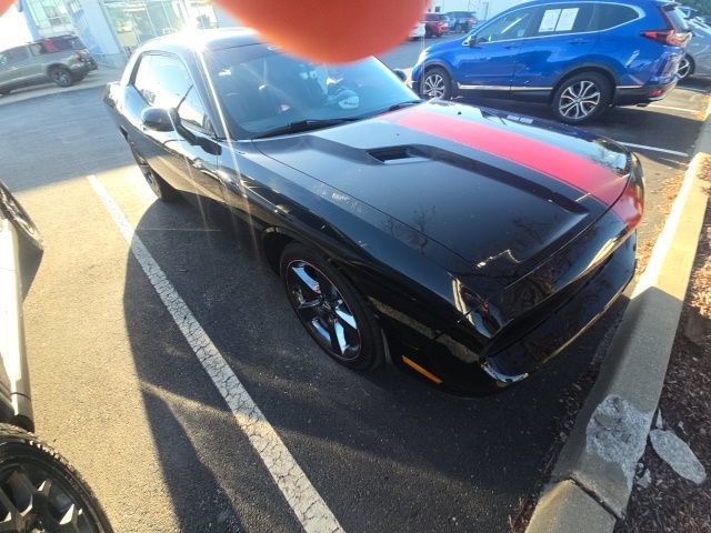 Used 2013 Dodge Challenger SXT RWD image 4