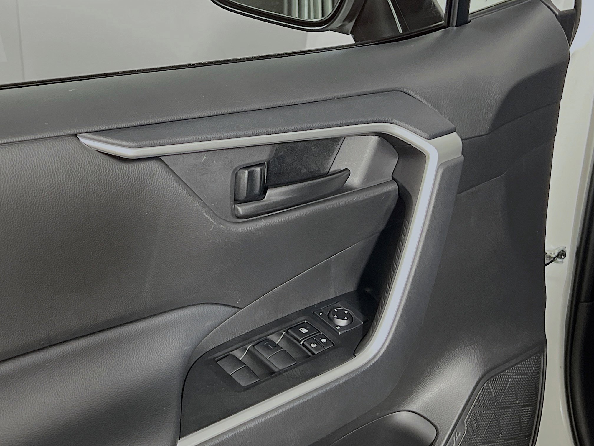 Used 2024 Toyota RAV4 LE image 17