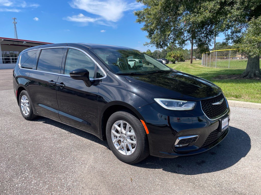 Used 2024 Chrysler Pacifica Touring-L