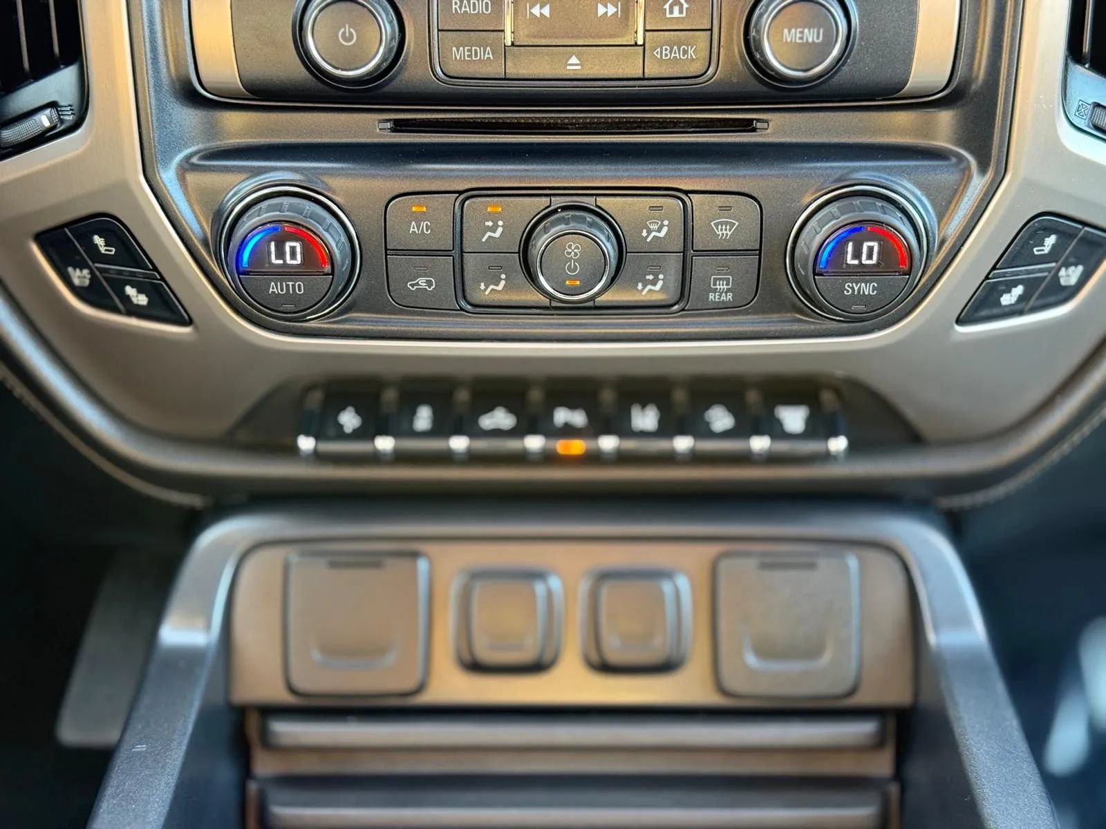 Used 2015 GMC Sierra 2500 Denali w/ Duramax Plus Package AWD/4WD image 18
