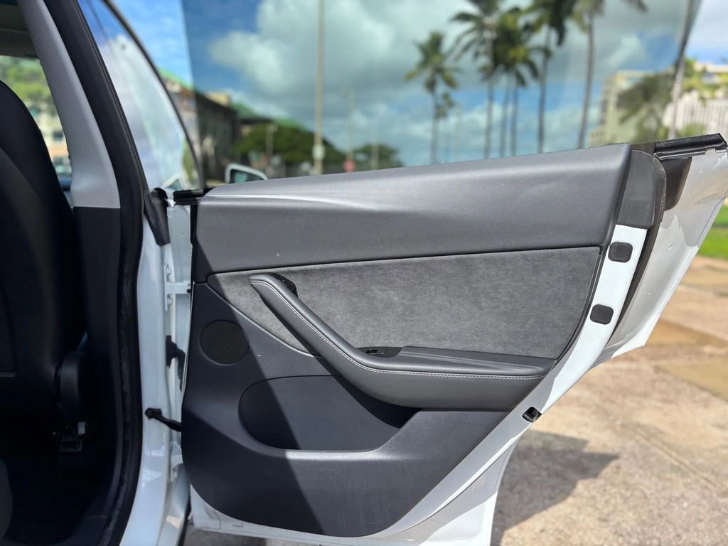 Used 2020 Tesla Model Y Long Range image 16