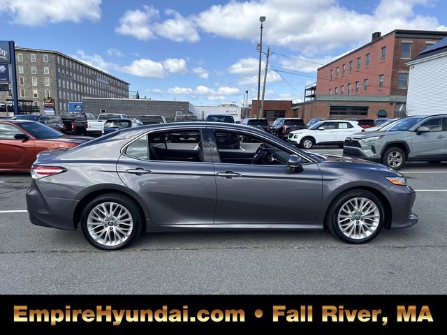Used 2020 Toyota Camry XLE w/ Sunroof Package image 3