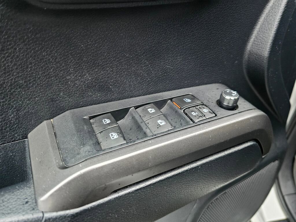 Used 2016 Toyota Tacoma TRD Off-Road image 19