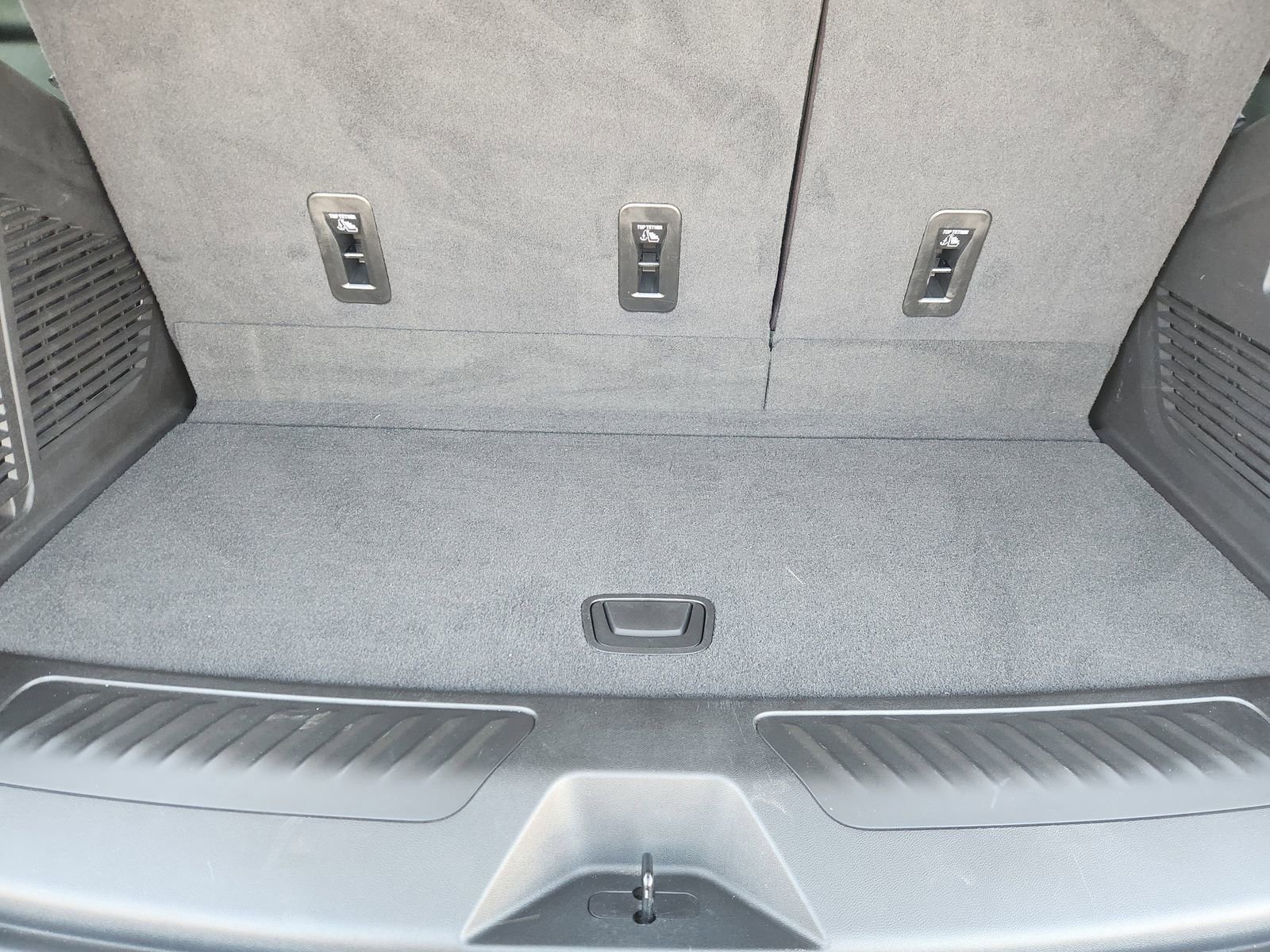 Used 2024 GMC Yukon SLT w/ SLT Premium Package image 38