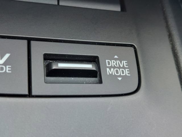 Used 2024 Toyota Venza LE AWD/4WD image 23