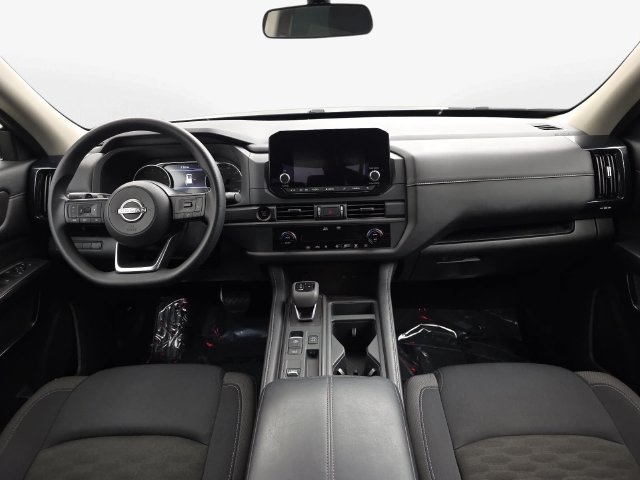Used 2025 Nissan Pathfinder S FWD image 13