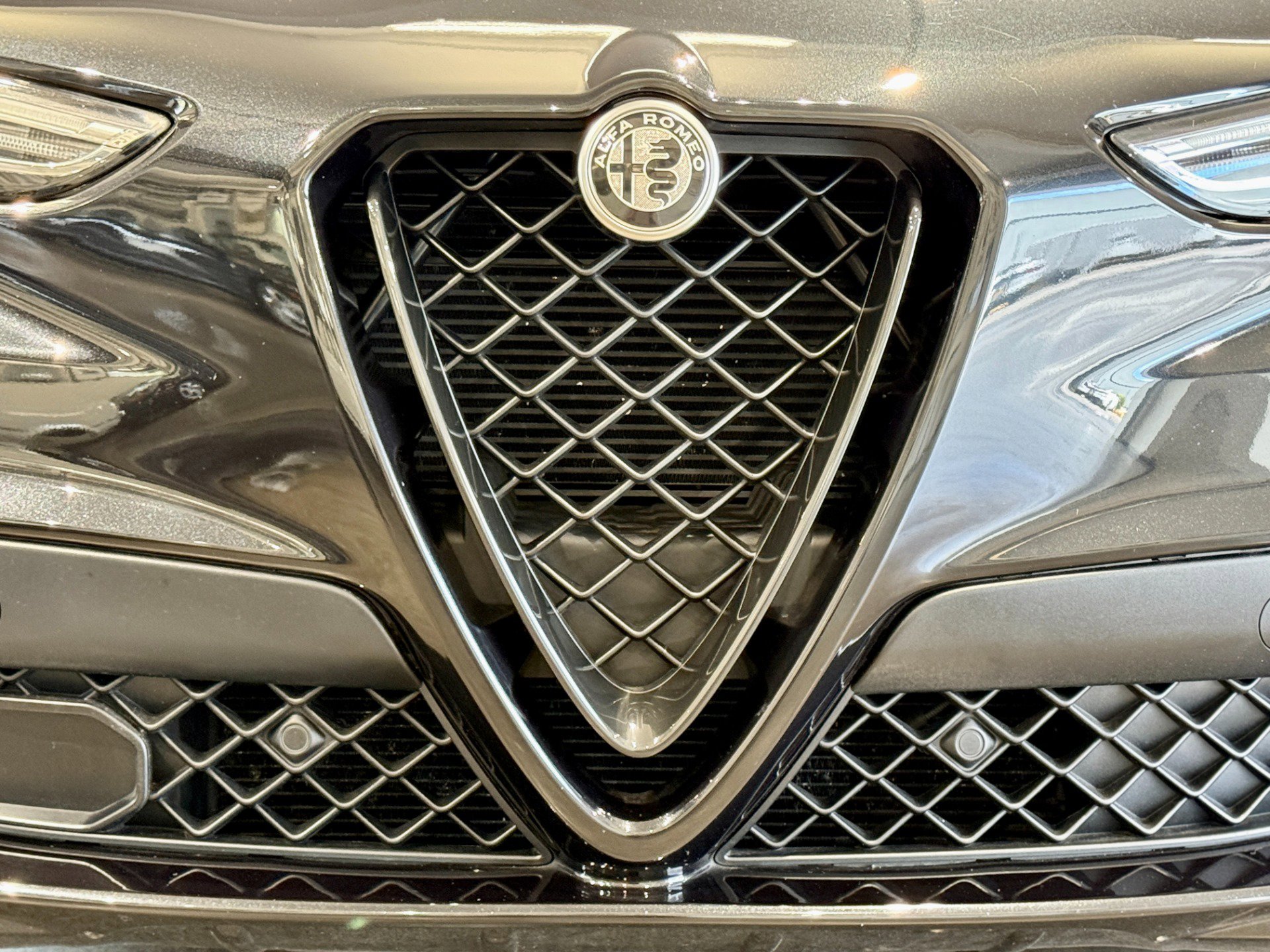 Used 2018 Alfa Romeo Stelvio Quadrifoglio w/ Driver Assist Dynamic Package AWD/4WD image 8