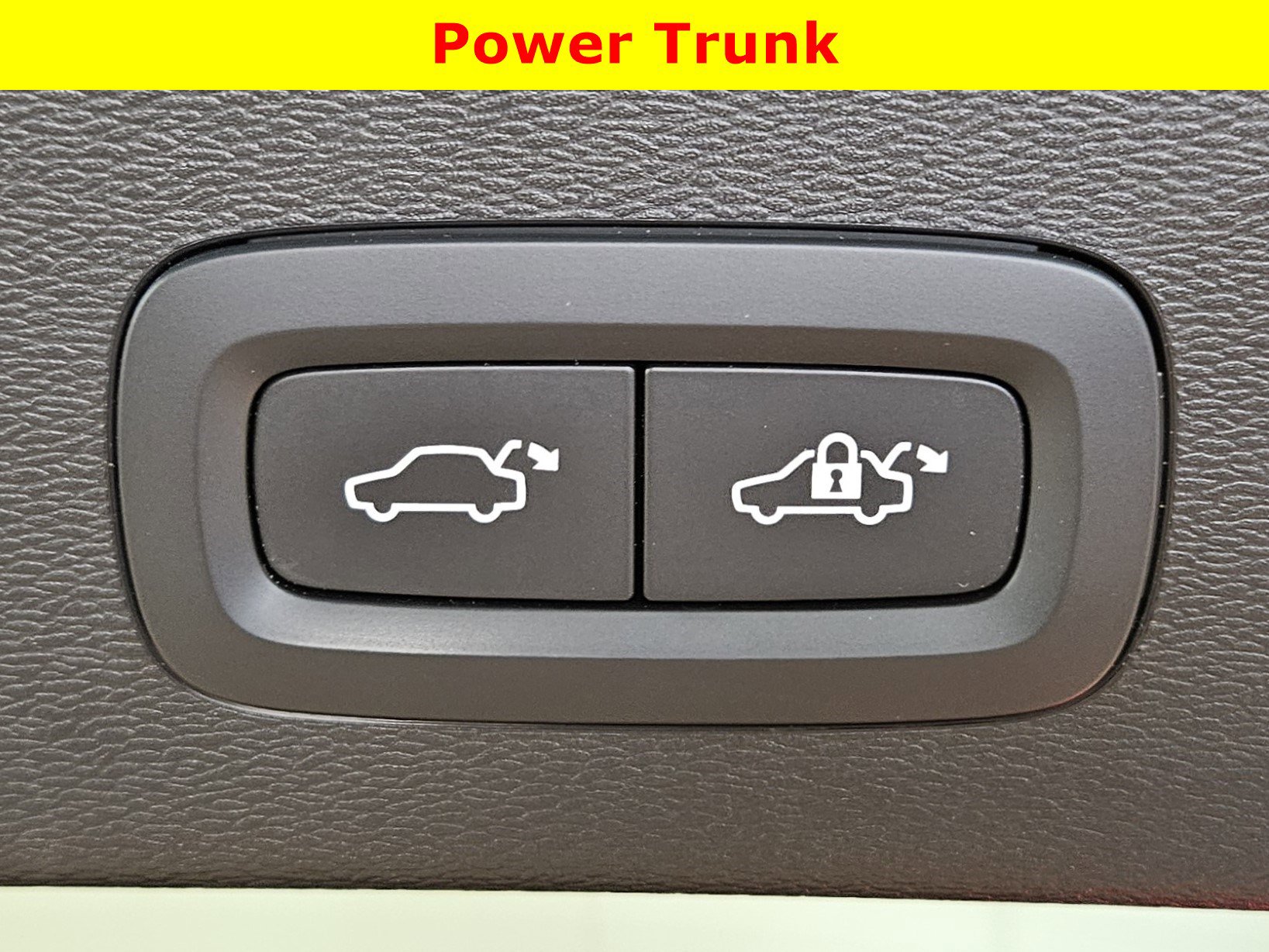 Used 2023 Volvo C40 P8 Recharge Ultimate image 31