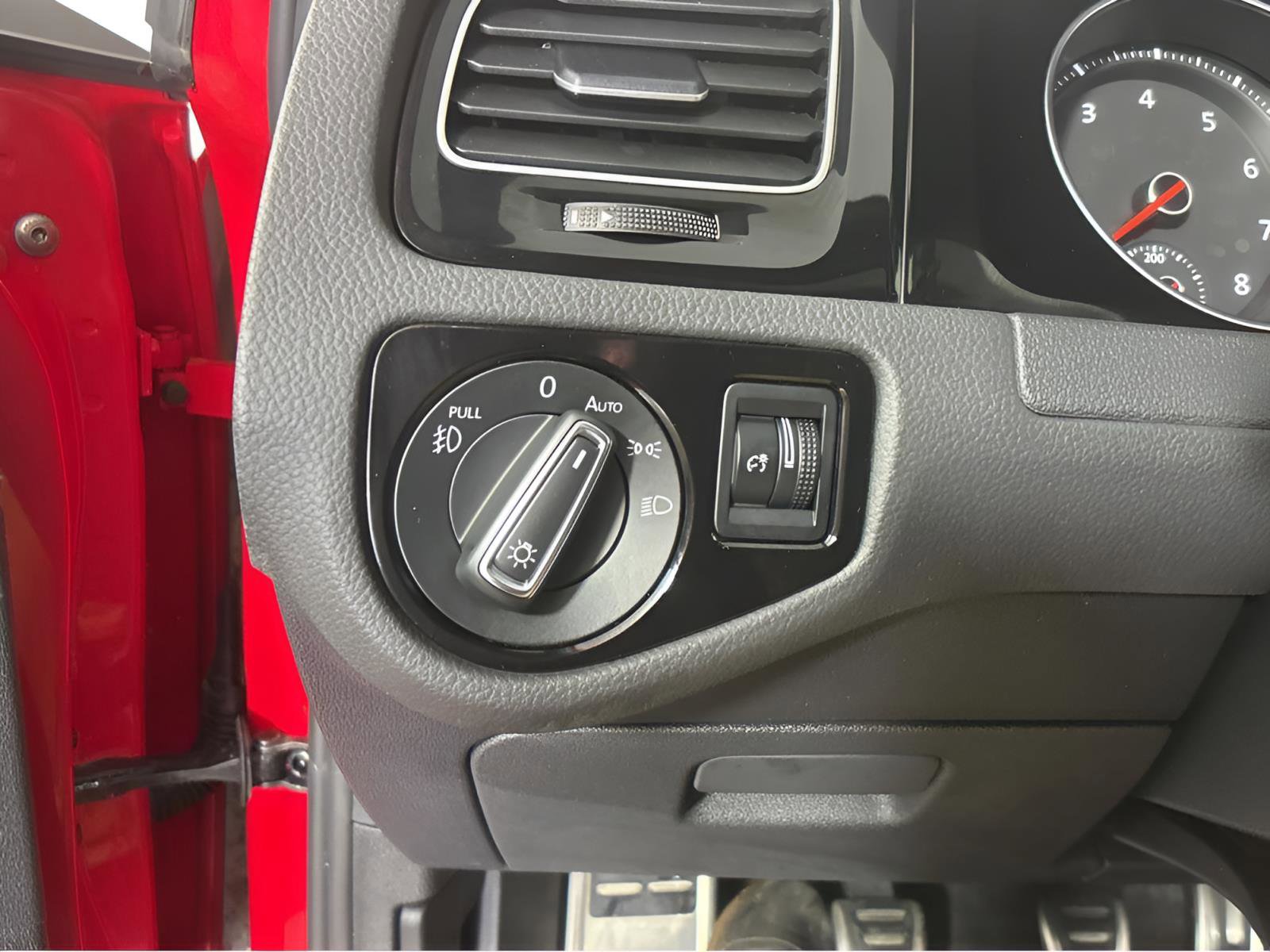 Used 2021 Volkswagen GTI SE image 30