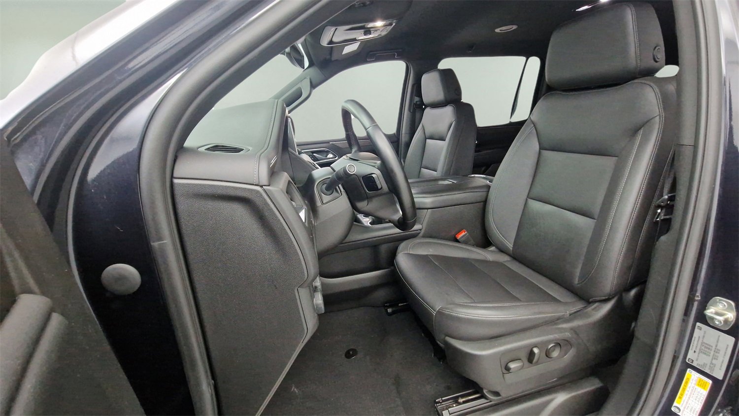 Used 2023 Chevrolet Suburban LT image 14