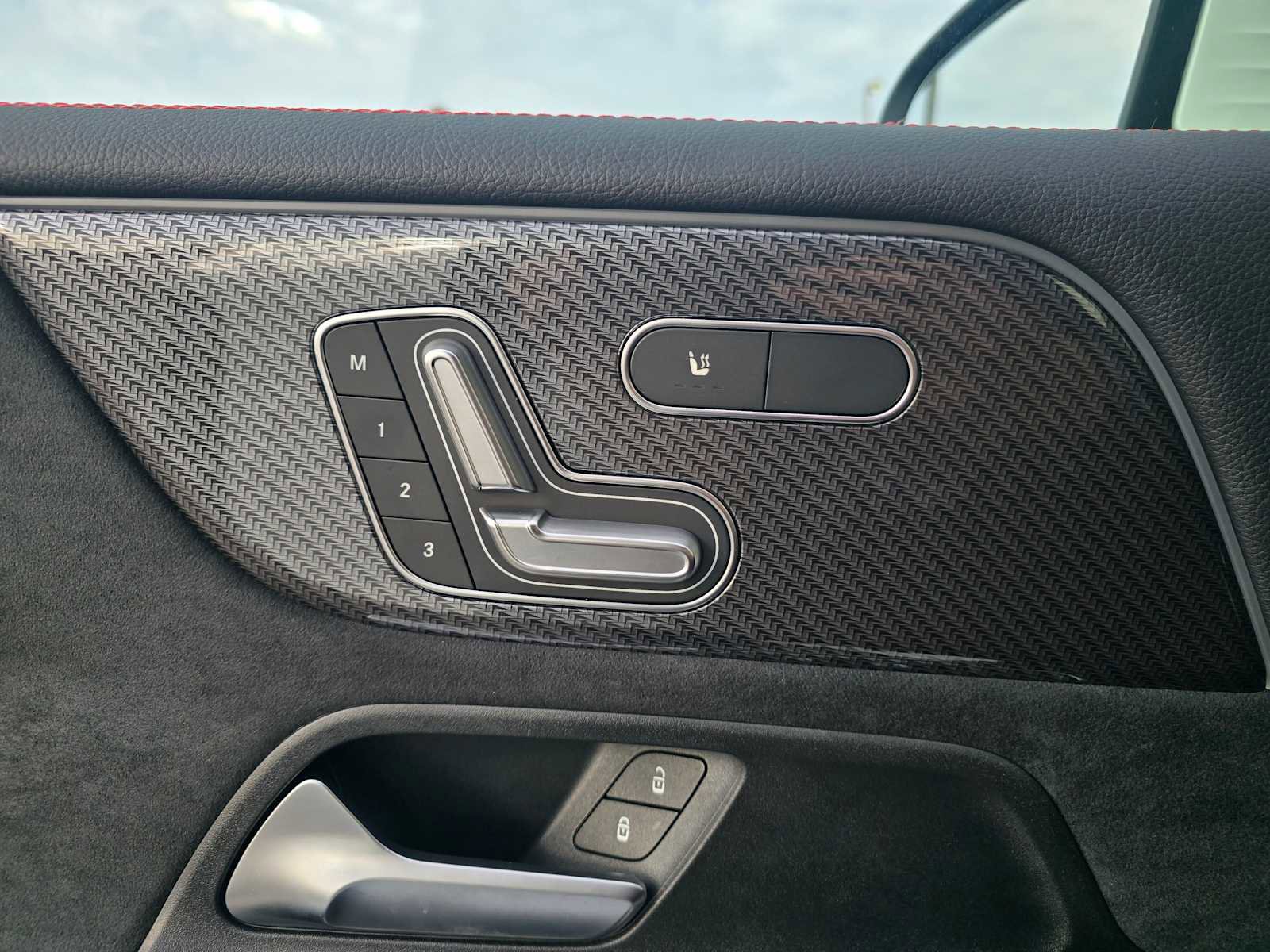 Used 2025 Mercedes-Benz GLB 35 AMG 4MATIC image 24