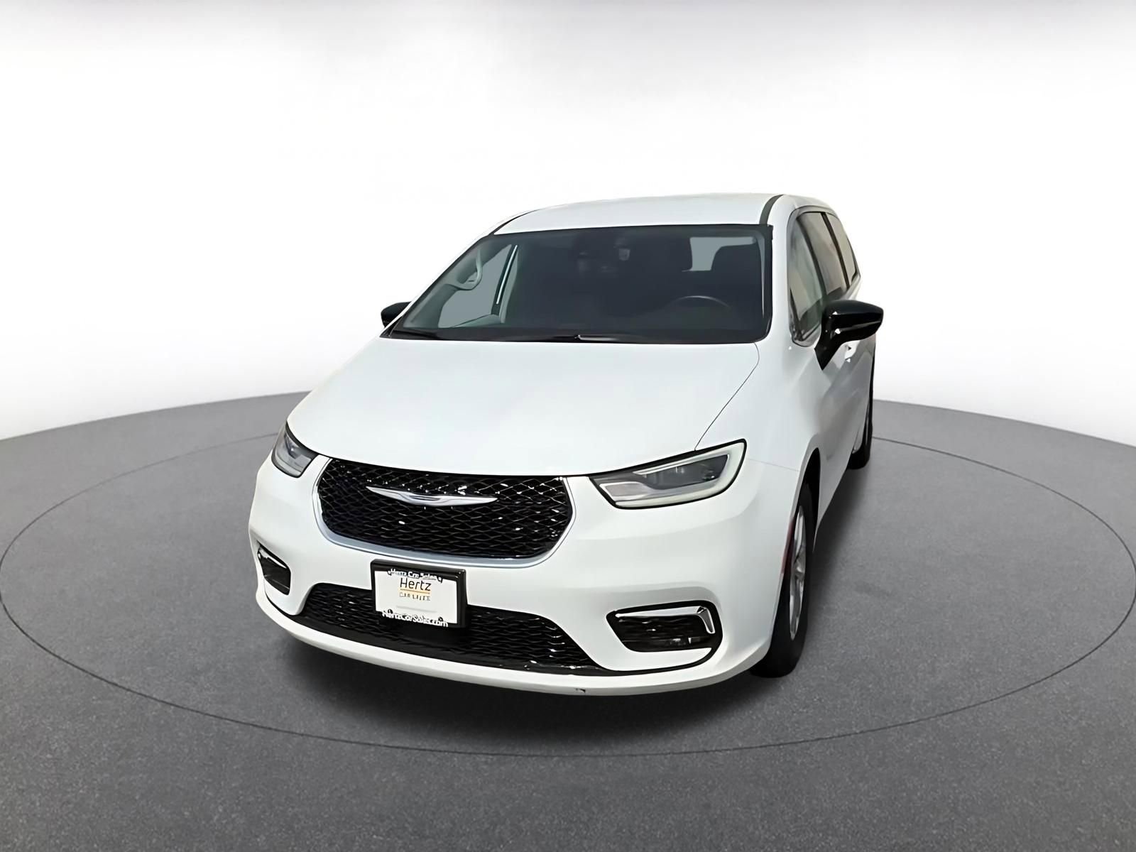 Used 2024 Chrysler Pacifica Touring-L image 7