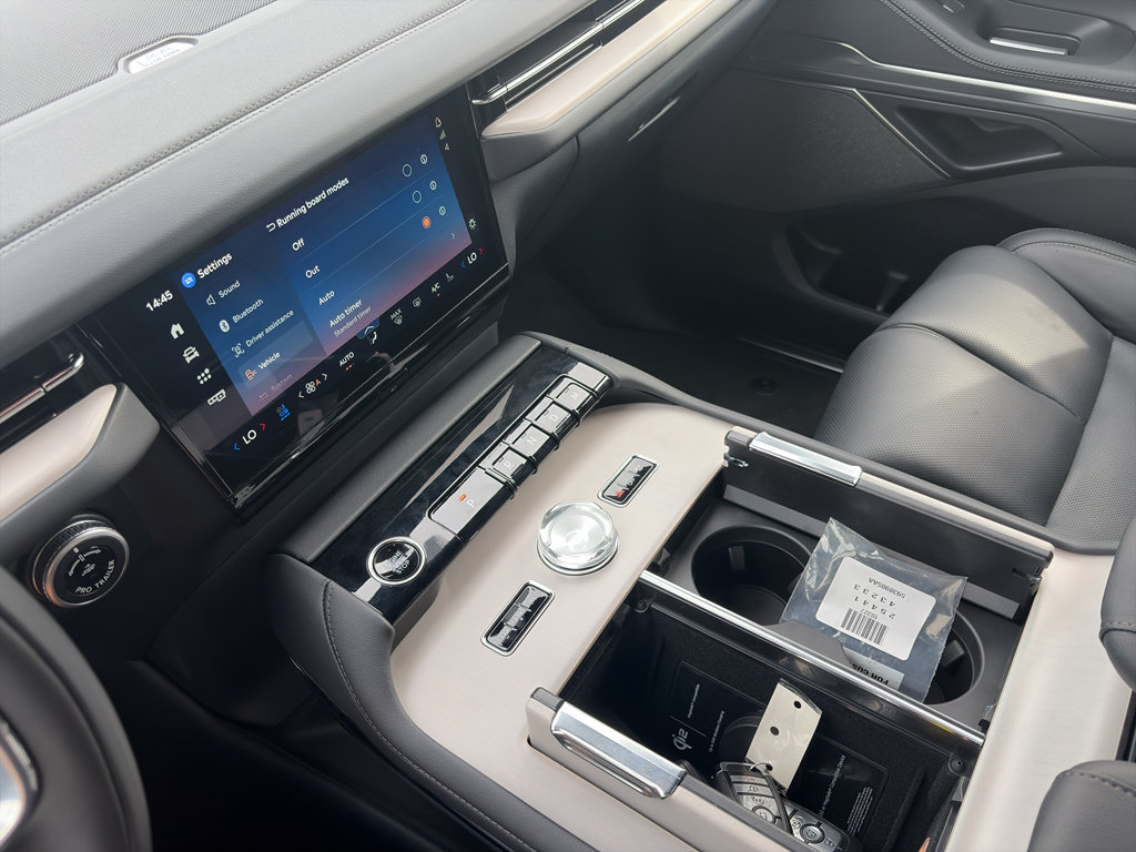 New 2027 Lincoln Navigator Reserve w/ Jet Appearance Package AWD/4WD image 24